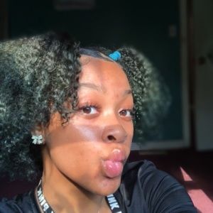 Meet your Posher, Makayla
